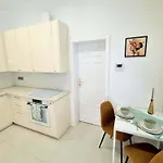 Amelia Old Town Apartment Plus 1 Free Parking Offsite Daire *