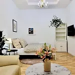 Amelia Old Town Apartment Plus 1 Free Parking Offsite * Kösice