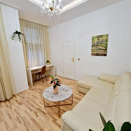 Amelia Old Town 1 Free Parking Offsite *